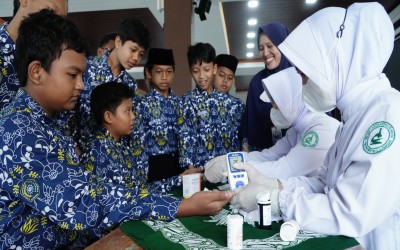 MURID SMP MBS ZAM-ZAM CEK KESEHATAN RUTIN